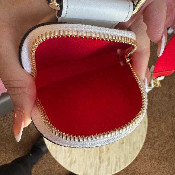 Christian Louboutin
Loubila Hybrid Crossbody in
Grained Leather - Picture 7 of 16